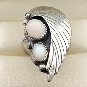 Vintage Native America 925 Sterling Silver Mother Of Pearl Ring Sz. 9 - 5.6gm